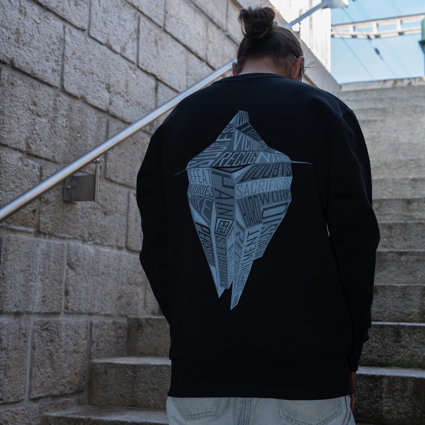 Crewneck Iceberg Breaking Theory / Black / Navy / White